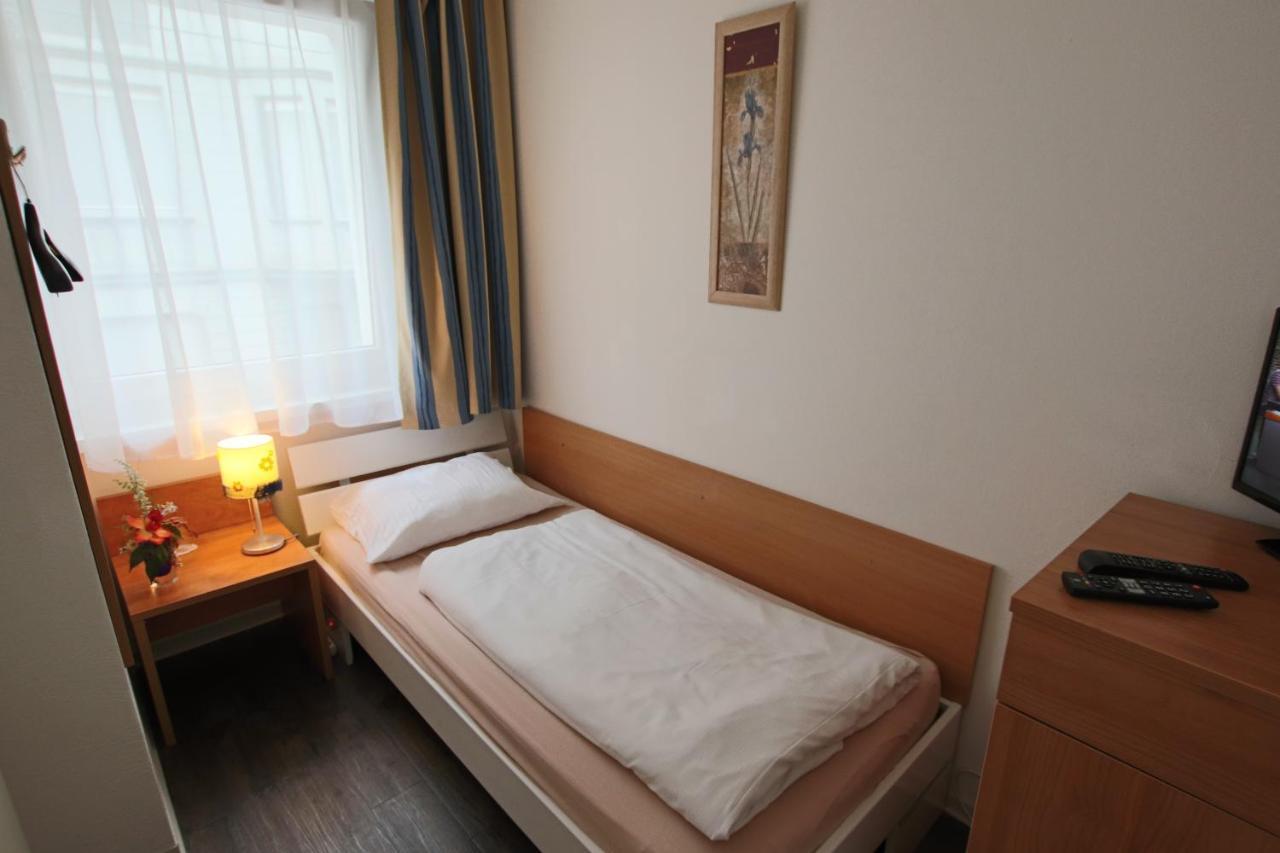 Centro Hotel Oberhausen Esterno foto